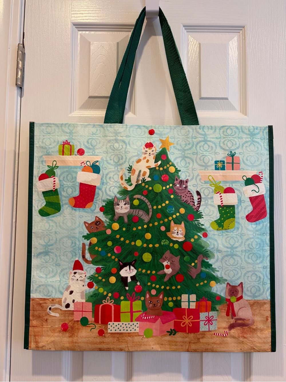 TJ Maxx/ Marshalls Holiday Reusable Tote Bag: Festive Cats 🐈⬛🎄🐈